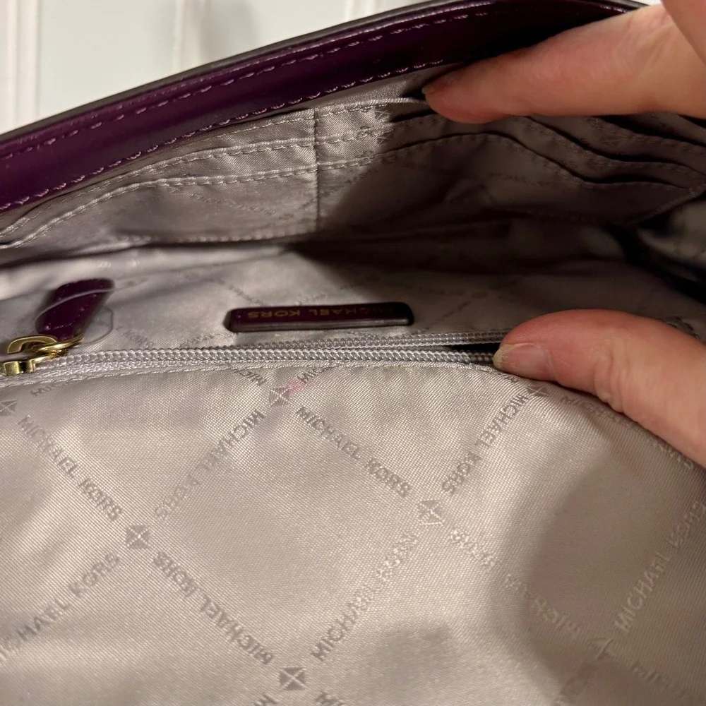 Michael Kors Womens Mott Scalloped Crossbody Bag Merlot Burgundy Leather Gold MK - Picture 11 of 11